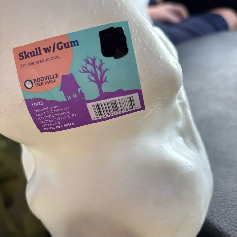 Viral TikTok Cream Skull with Pink Bubblegum Decor - Picture 5 of 5